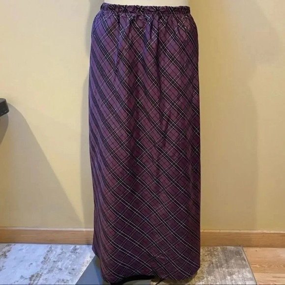 Anthony Richards  with metallic maxi skirt - Picture 6 of 8